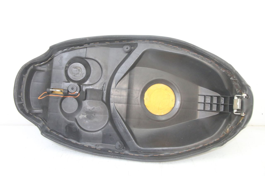 photo de ASIENTO PEUGEOT TREKKER TKR 50 (2005 - 2014) - Primer plano de alta resolución