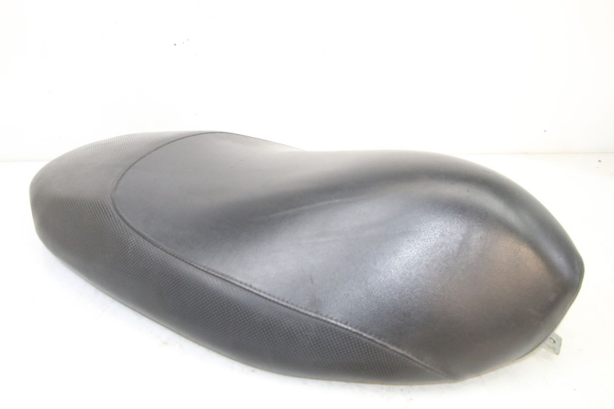 photo de ASIENTO PEUGEOT TREKKER TKR 50 (2005 - 2014) - Detalles de los puntos de fijación