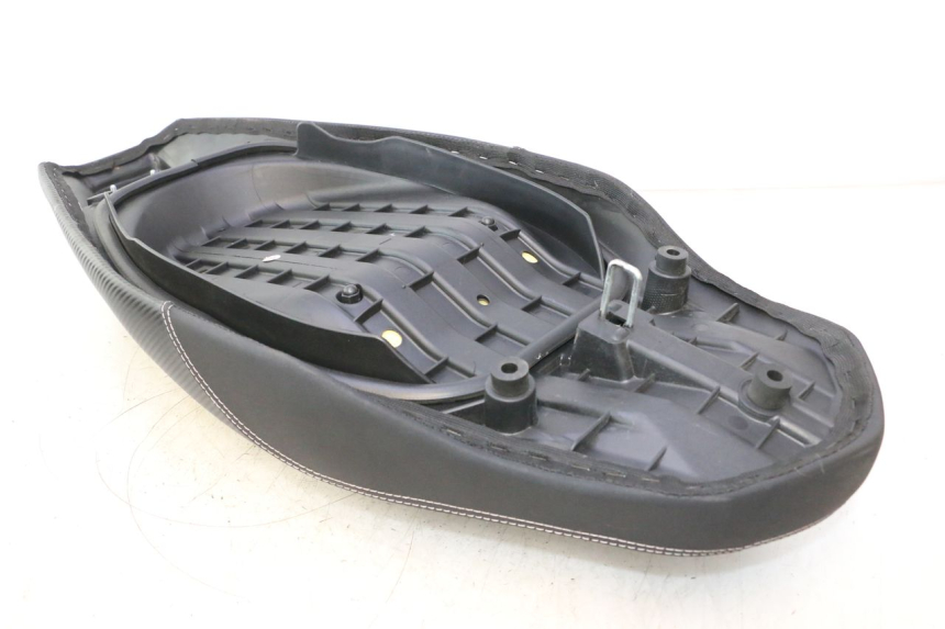 photo de ASIENTO JM MOTORS R-MAX TECH 50 (2024 - 2026) - Detalle de la pieza