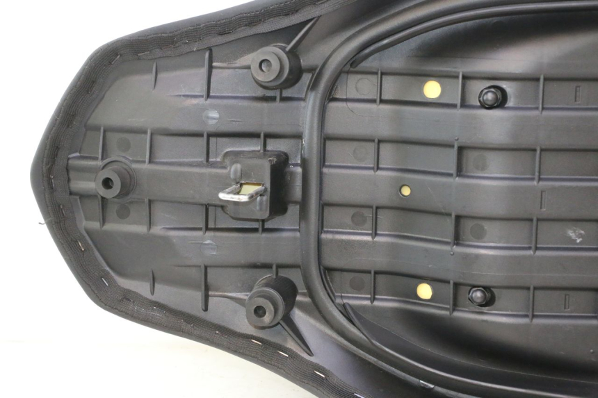 photo de ASIENTO JM MOTORS R-MAX TECH 50 (2024 - 2026) - Zoom sobre los componentes