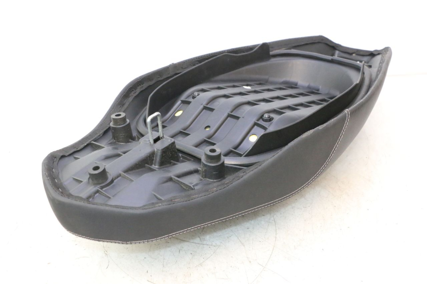 photo de ASIENTO JM MOTORS R-MAX TECH 50 (2024 - 2026) - Primer plano técnico