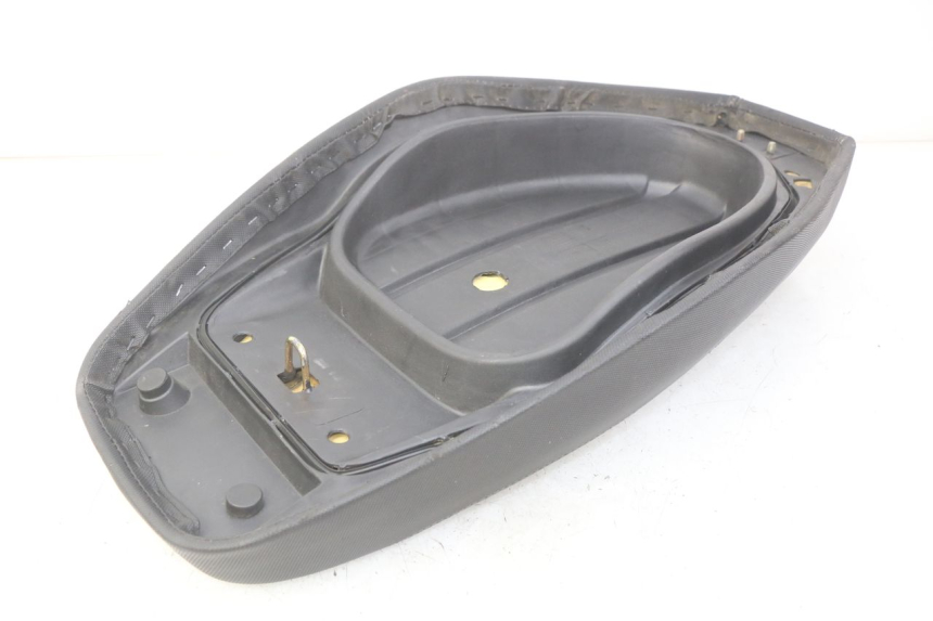 photo de ASIENTO TNT MOTOR ROMA 10' 4T 50 (2019 - 2022) - Estado de la superficie y material