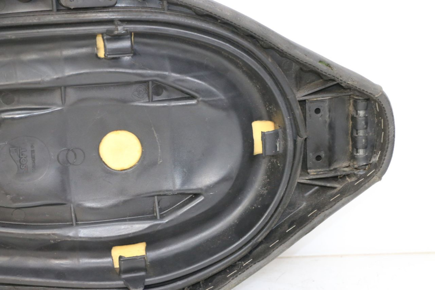 photo de ASIENTO GILERA RUNNER LC 50 (1997 - 1998) - Zoom sobre los componentes