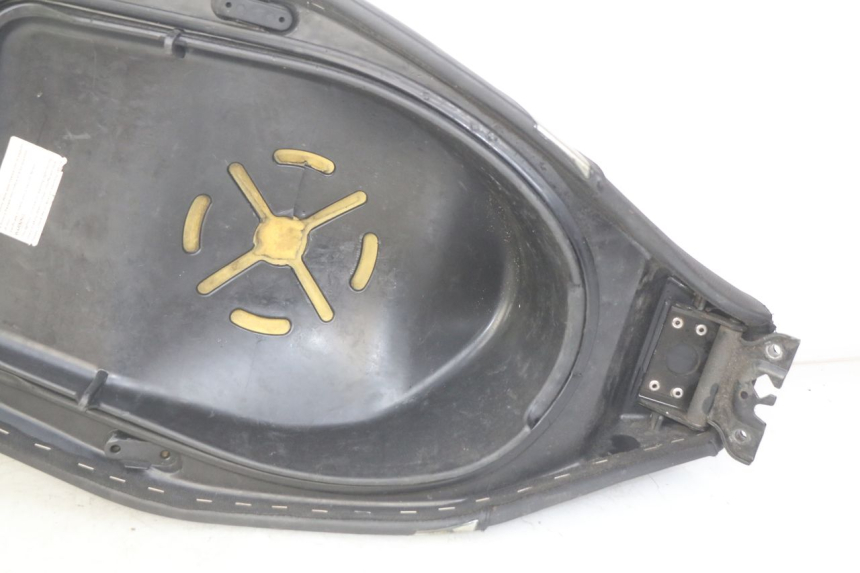 photo de ASIENTO GILERA RUNNER SP 50 (2009 - 2017) - Zoom sobre los componentes