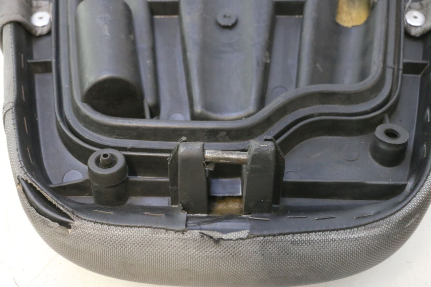 photo de ASIENTO GILERA RUNNER SP 50 (2002 - 2004) - Primer plano técnico