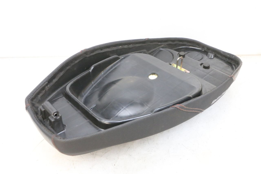 photo de ASIENTO JM MOTORS SANTANA EVO 50 (2024 - 2026) - Detalle de la pieza