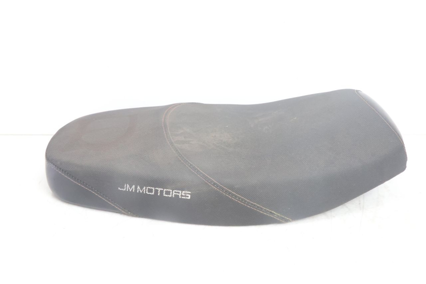 photo de ASIENTO JM MOTORS SANTANA EVO 50 (2024 - 2026) - Estado de la superficie y material