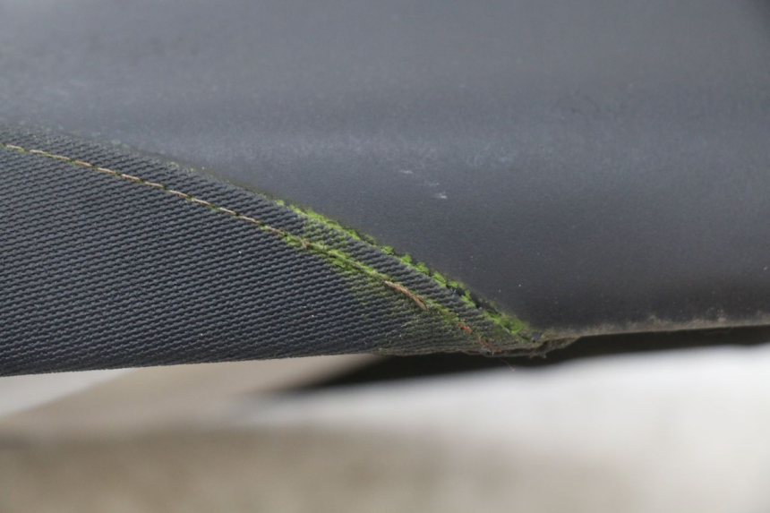 photo de ASIENTO JM MOTORS SANTANA 50 (2014 - 2023) - Estado de la superficie y material