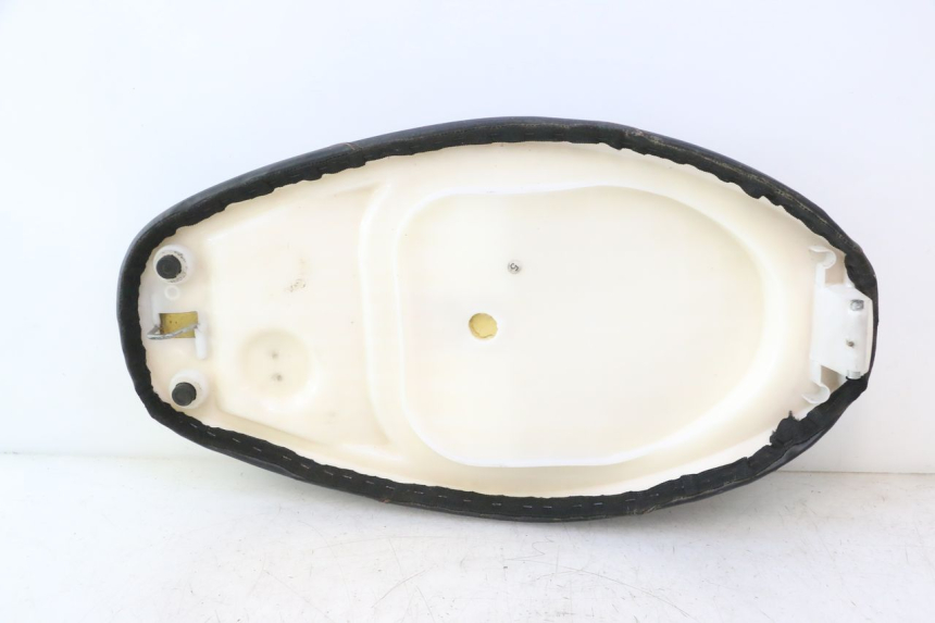 photo de ASIENTO JM MOTORS SANTANA 50 (2014 - 2023) - Estado de la superficie y material