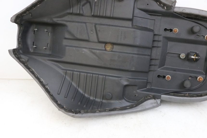 photo de ASIENTO APRILIA SCARABEO GT 125 (1999 - 2007) - Otra perspectiva