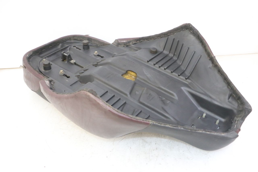 photo de ASIENTO APRILIA SCARABEO GT TOURING 125 (1999 - 2005) - Detalle de la pieza