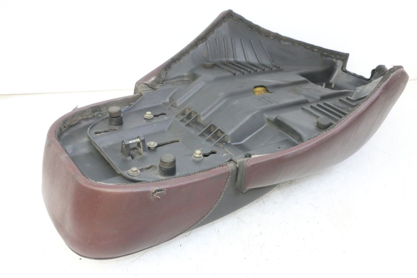 photo de ASIENTO APRILIA SCARABEO GT TOURING 125 (1999 - 2005) - Zoom estado de uso