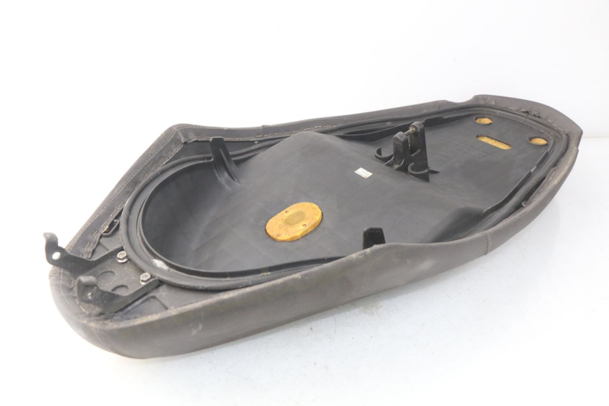 photo de ASIENTO HONDA SES DYLAN 125 (2002 - 2006) - Detalles de los puntos de fijación