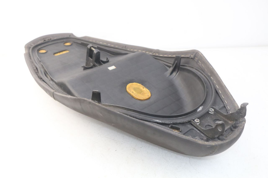 photo de ASIENTO HONDA SES DYLAN 125 (2002 - 2006) - Estado de la superficie y material