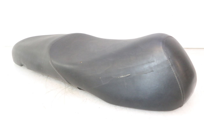 photo de ASIENTO HONDA SH 125 (2001 - 2003) - Zoom sobre los componentes