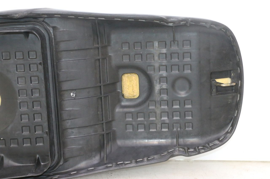 photo de ASIENTO HONDA SH 125 (2001 - 2003) - Primer plano técnico