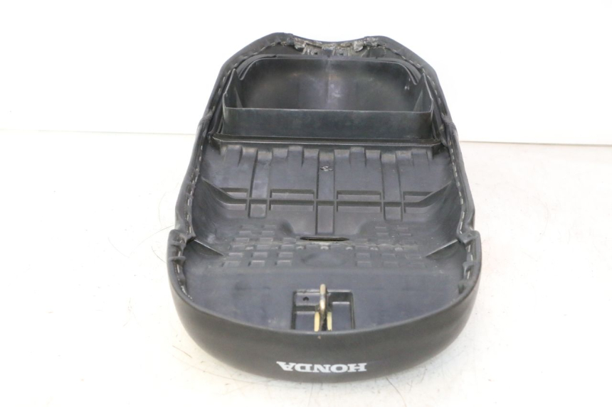 photo de ASIENTO HONDA SH 125 (2001 - 2003) - Detalles de los puntos de fijación