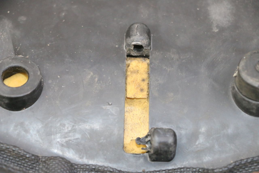 photo de ASIENTO PEUGEOT SPEEDFIGHT 3 AIR 50 (2009 - 2015) - Detalles de los puntos de fijación