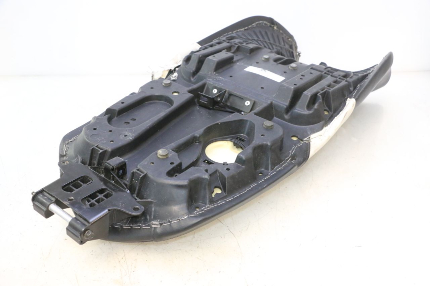 photo de ASIENTO CAN-AM SPYDER RS 1000 (2008 - 2012) - Detalles de los puntos de fijación