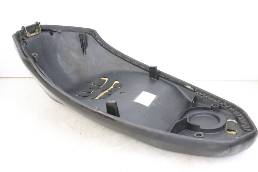 photo de ASIENTO PEUGEOT STREETZONE 2T 50 (2014 - 2019) - Detalles de los puntos de fijación