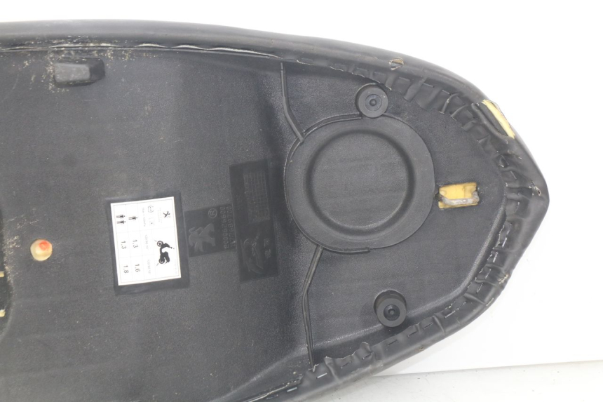 photo de ASIENTO PEUGEOT STREETZONE 4T 50 (2018 - 2023) - Características distintivas