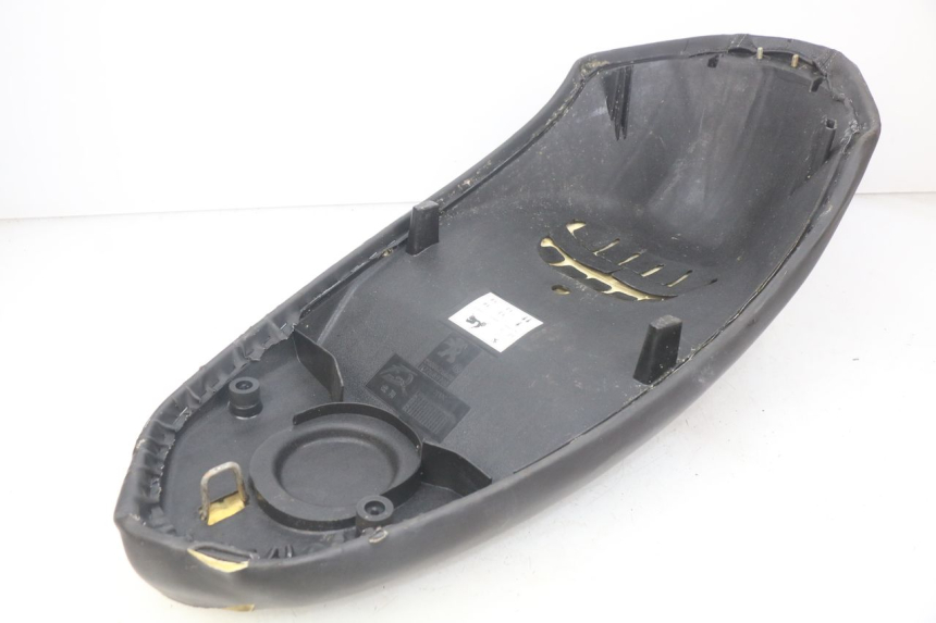 photo de ASIENTO PEUGEOT STREETZONE 4T 50 (2018 - 2023) - Detalles de los puntos de fijación