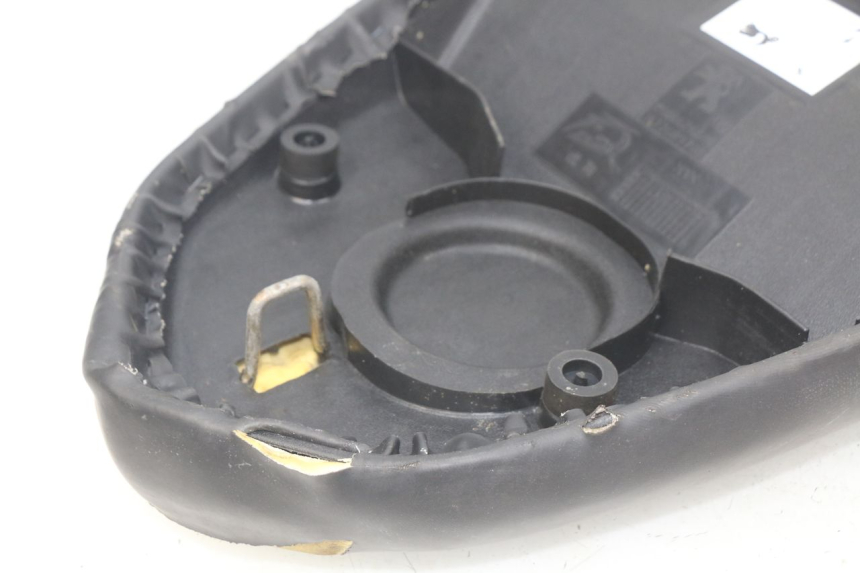 photo de ASIENTO PEUGEOT STREETZONE 4T 50 (2018 - 2023) - Estado de la superficie y material