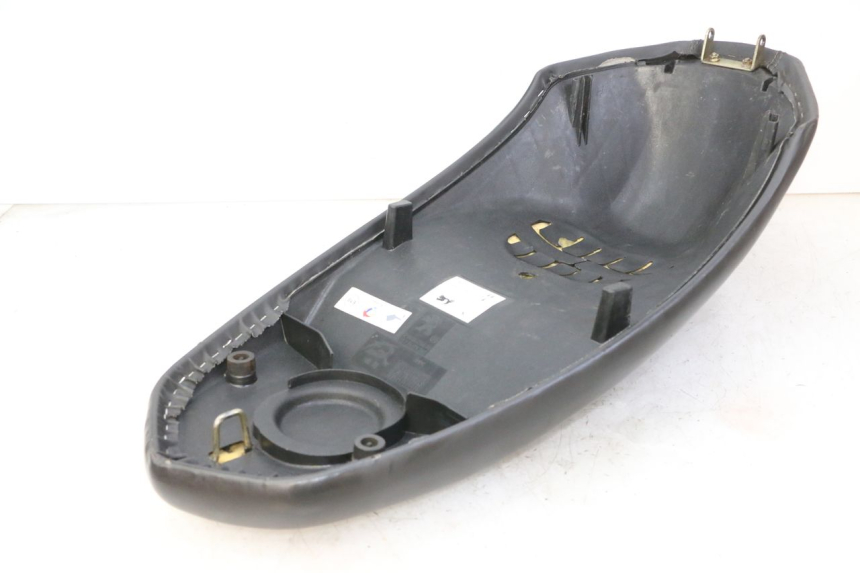 photo de ASIENTO PEUGEOT STREETZONE I 2T 50 (2018 - 2020) - Detalles de los puntos de fijación