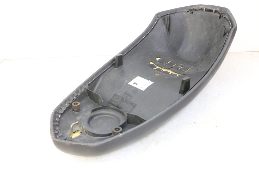 photo de ASIENTO PEUGEOT STREETZONE I NAKED 2T 50 (2018 - 2020) - Detalles de los puntos de fijación