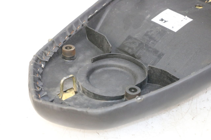 photo de ASIENTO PEUGEOT STREETZONE I NAKED 2T 50 (2018 - 2020) - Estado de la superficie y material