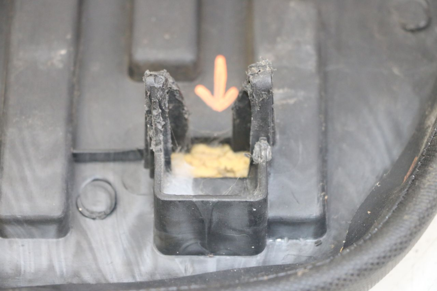 photo de ASIENTO MBK STUNT NAKED 50 (2004 - 2018) - Zoom sobre los componentes