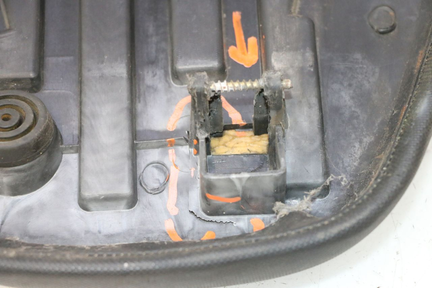 photo de ASIENTO MBK STUNT NAKED 50 (2004 - 2018) - Detalles de los puntos de fijación