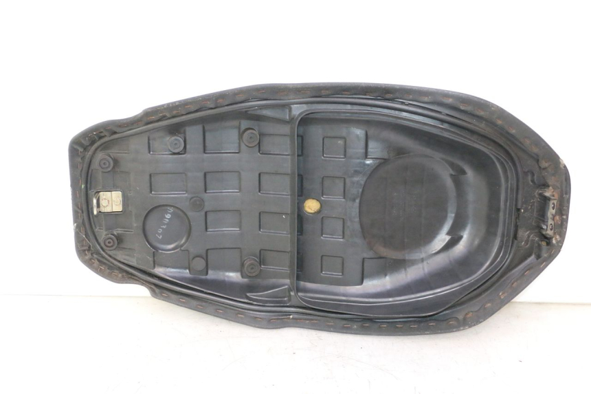 photo de ASIENTO KYMCO SUPER 8 2T 50 (2007 - 2013) - Zoom sobre los componentes