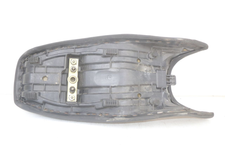 photo de ASIENTO SUZUKI GS F 500 (2004 - 2007) - Estado de la superficie y material