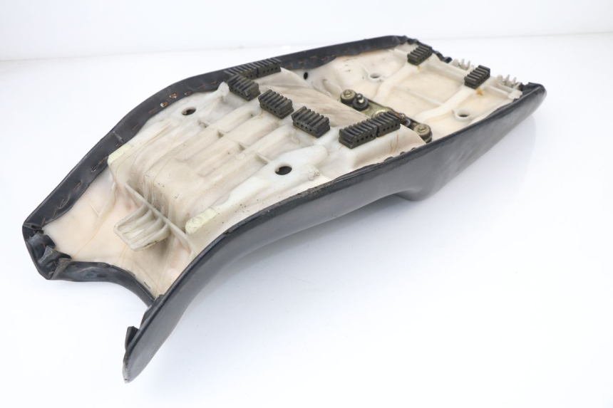 photo de ASIENTO SUZUKI GSX F GSXF 750 (1988 - 1998) - Enfoque en la estructura