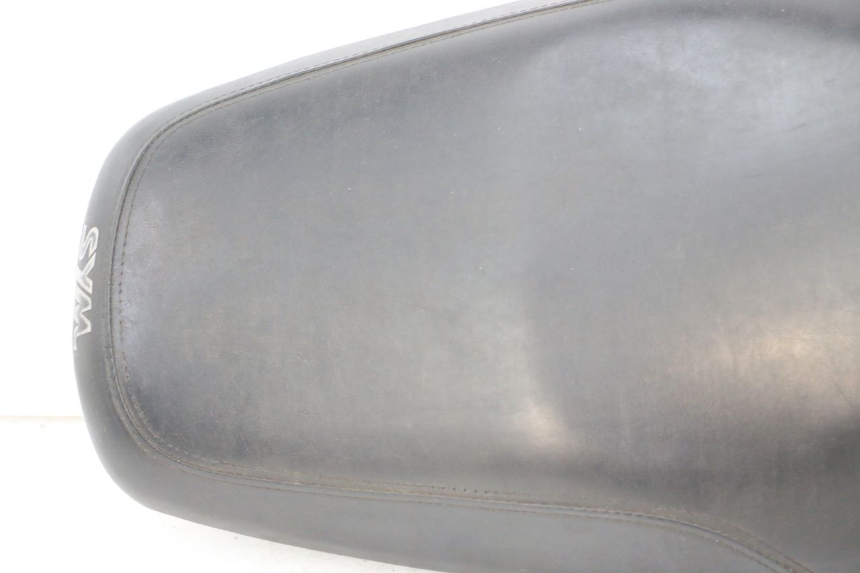 photo de ASIENTO SYM ORBIT III 3 4T 50 (2018 - 2021) - Detalle de la pieza