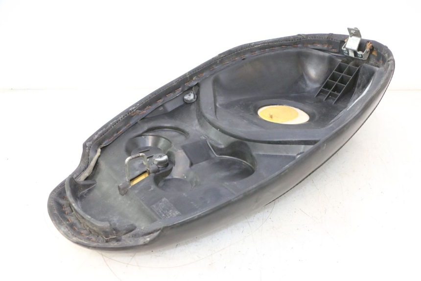 photo de ASIENTO PEUGEOT TREKKER 50 (1995 - 2004) - Detalles de los puntos de fijación