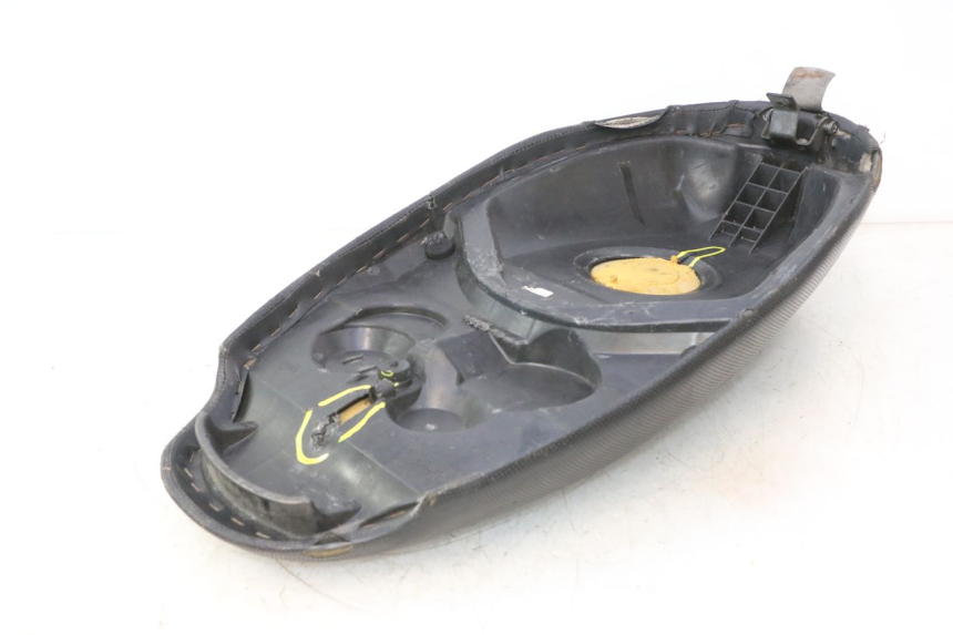 photo de ASIENTO PEUGEOT TREKKER 50 (1995 - 2004) - Enfoque en la estructura