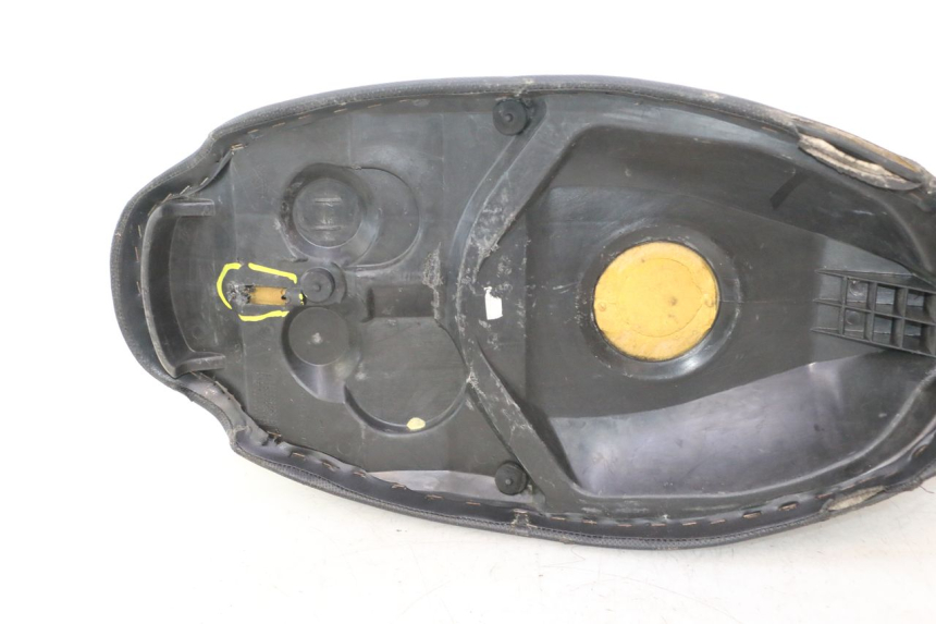 photo de ASIENTO PEUGEOT TREKKER 50 (1995 - 2004) - Detalle de la pieza