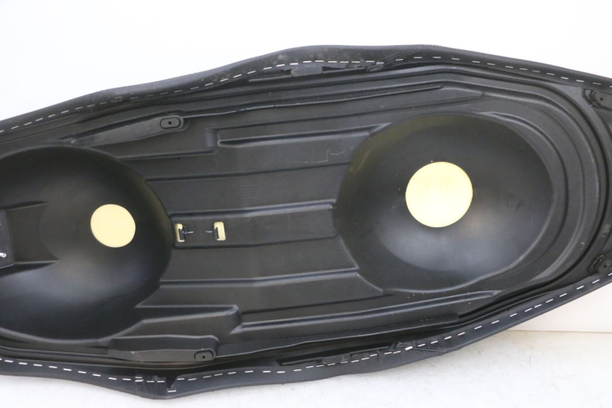 photo de ASIENTO YAMAHA TRICITY 300 (2020 - 2024) - Primer plano de alta resolución