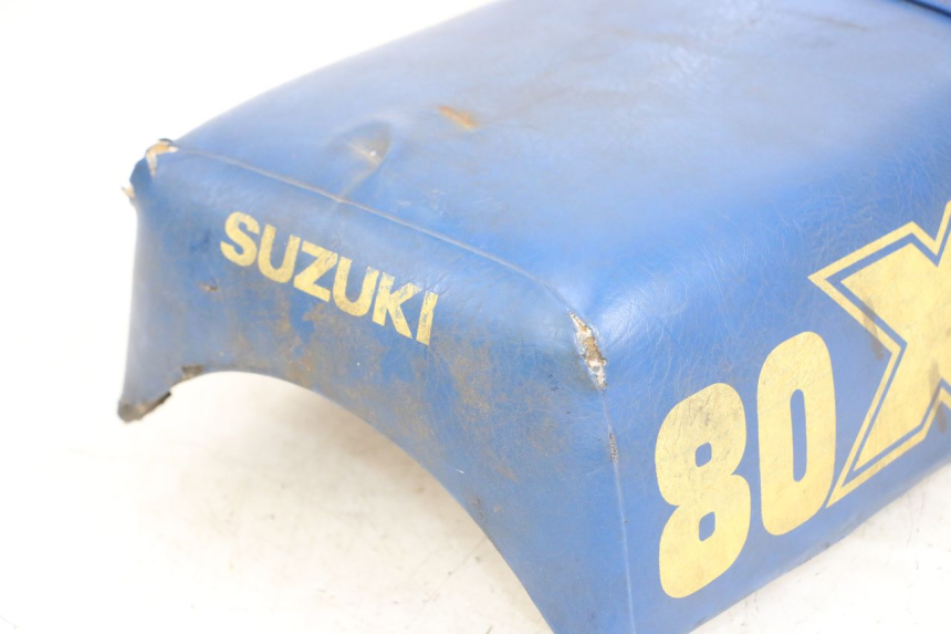photo de ASIENTO SUZUKI TS X 80 (1984 - 1988) - Primer plano de alta resolución