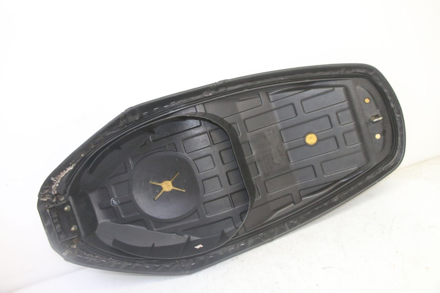 photo de ASIENTO PEUGEOT TWEET 4T 50 (2018 - 2022) - Detalles de los puntos de fijación