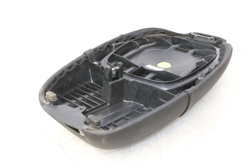 photo de ASIENTO PIAGGIO TYPHOON 50 (2000 - 2009) - Detalles de los puntos de fijación