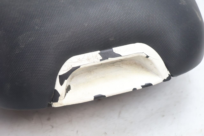 photo de ASIENTO PIAGGIO TYPHOON 50 (2000 - 2009) - Detalles de los puntos de fijación