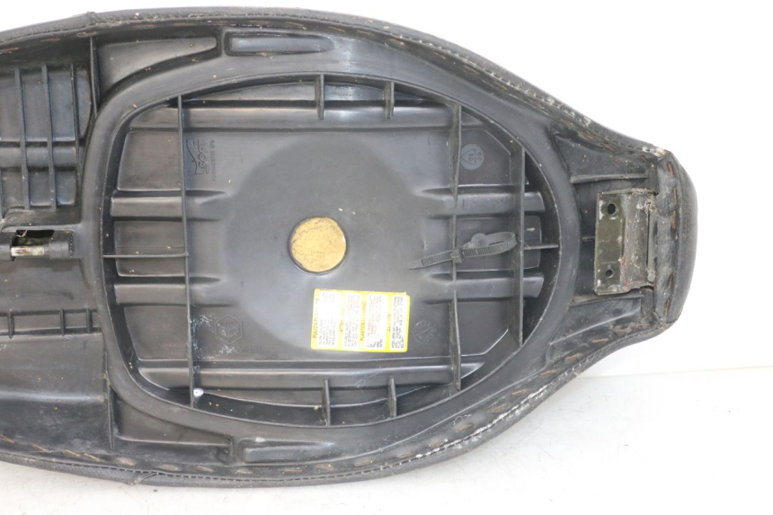 photo de ASIENTO PIAGGIO TYPHOON 80 (1994 - 1997) - Zoom sobre los componentes