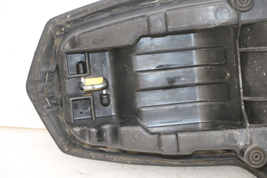 photo de ASIENTO YAMAHA TZR 50 (2008 - 2016) - Primer plano de alta resolución