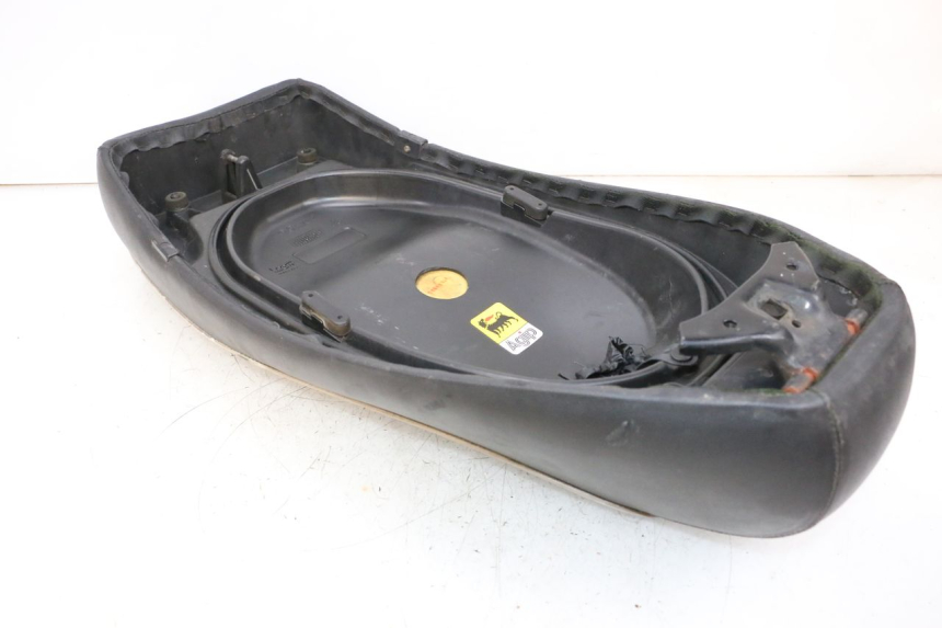 photo de ASIENTO PIAGGIO VESPA GTS SUPER IE 125 (2009 - 2016) - Primer plano técnico