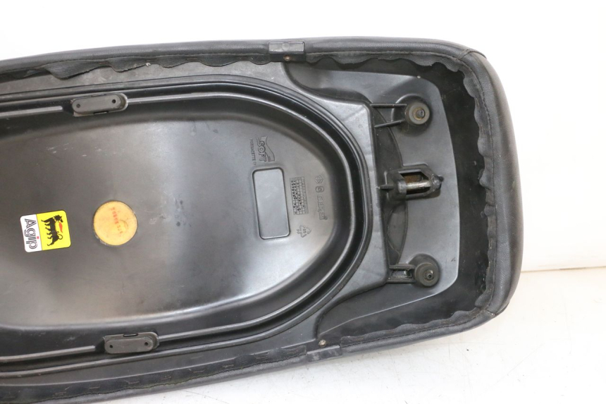photo de ASIENTO PIAGGIO VESPA GTS SUPER IE 125 (2009 - 2016) - Estado de la superficie y material