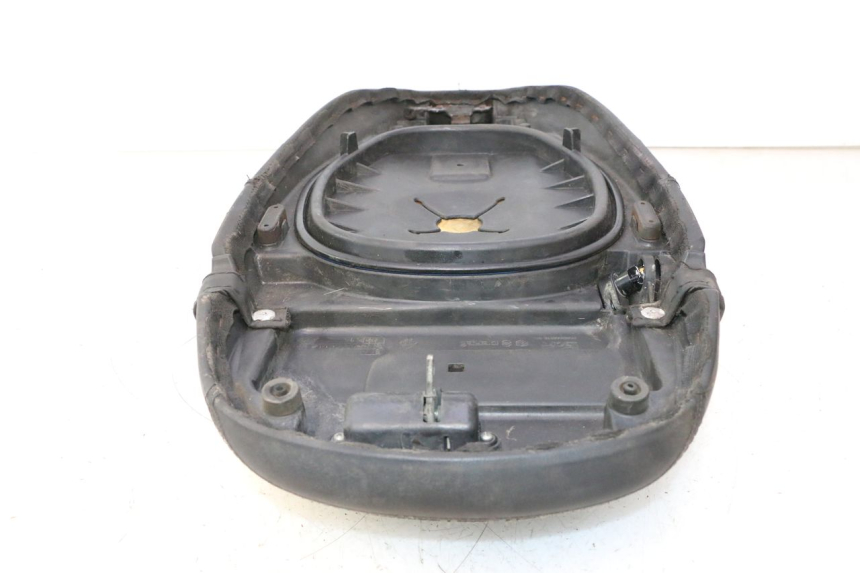 photo de ASIENTO PIAGGIO VESPA S 2T 50 (2007 - 2014) - Detalles de los puntos de fijación