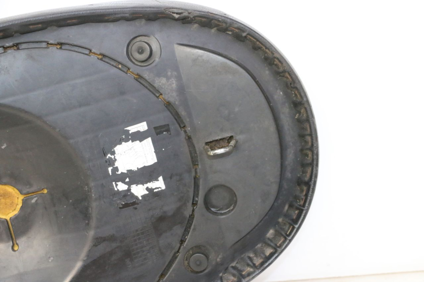 photo de ASIENTO PEUGEOT VIVACITY NEW 2T 50 (2008 - 2017) - Estado de la superficie y material